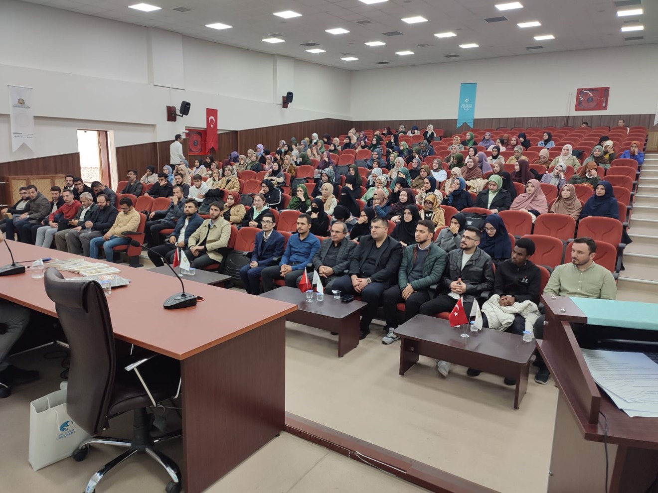 "Mana Medeniyeti" başlıklı konferans gerçekleştirildi.